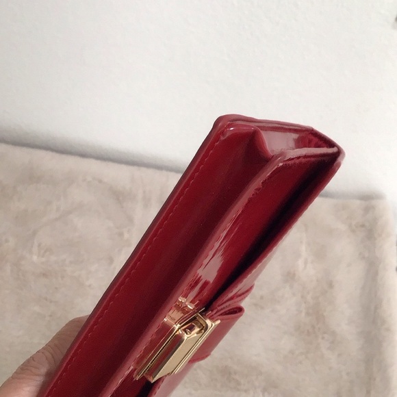 🆕 MIU MIU Patent Red Clasp Cosmetic Bag No Box No Dust Bag - Picture 8 of 12